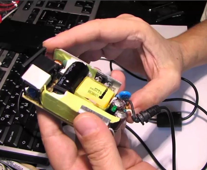 Ремонт блоков питания ноутбуков Ремонт блоков питания ноутбуков в Русско-Высоцком