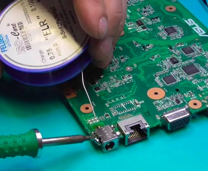 Замена шлейфа матрицы на ноутбуке Замена шлейфа матрицы на ноутбуке в Русско-Высоцком